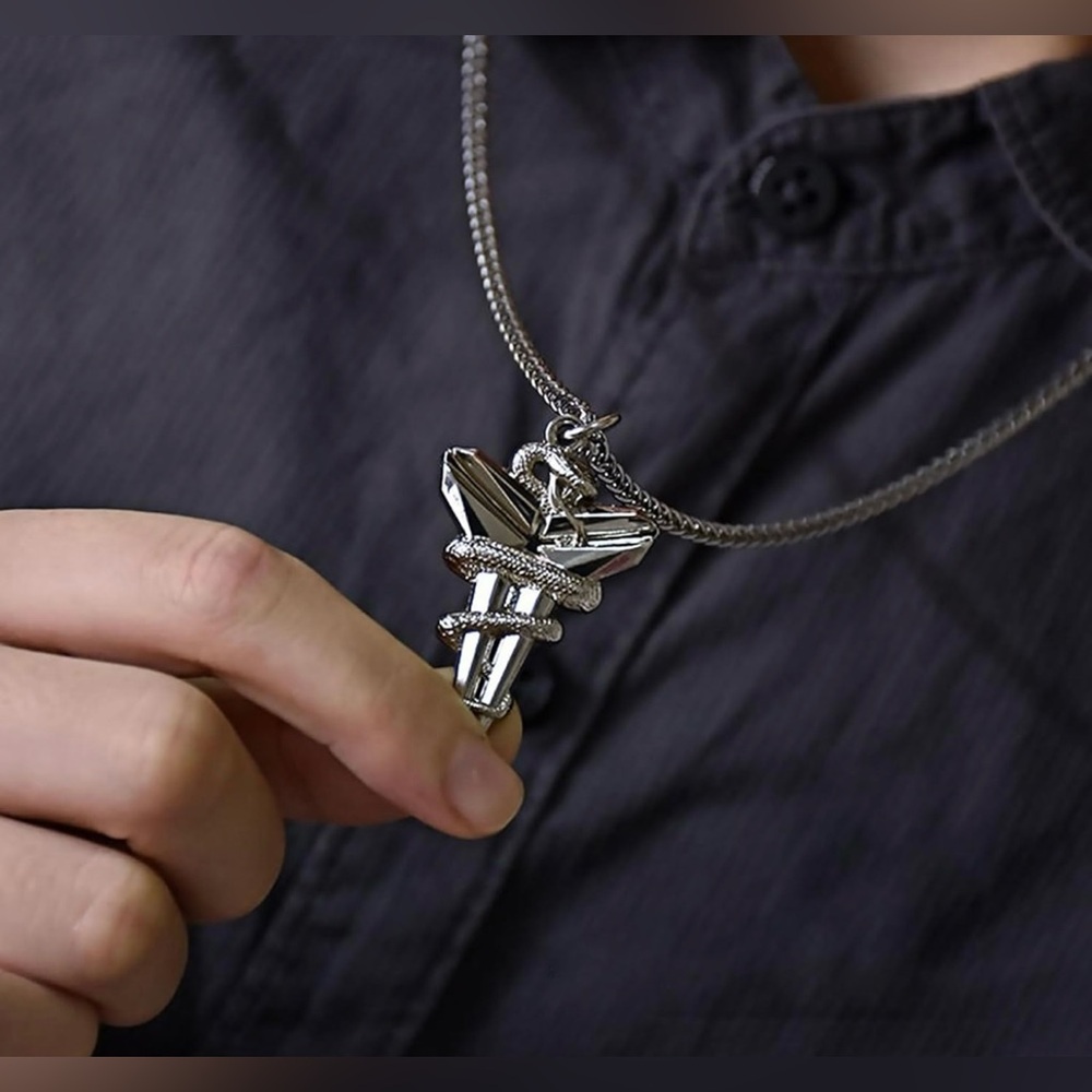 Commemorative Kobe Bryant Black Mamba Stainless Steel Pendant Necklace - Picture 4 of 7